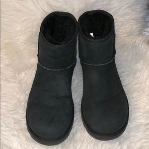 UGG  Classic Mini II Black Women’s Boots size 11